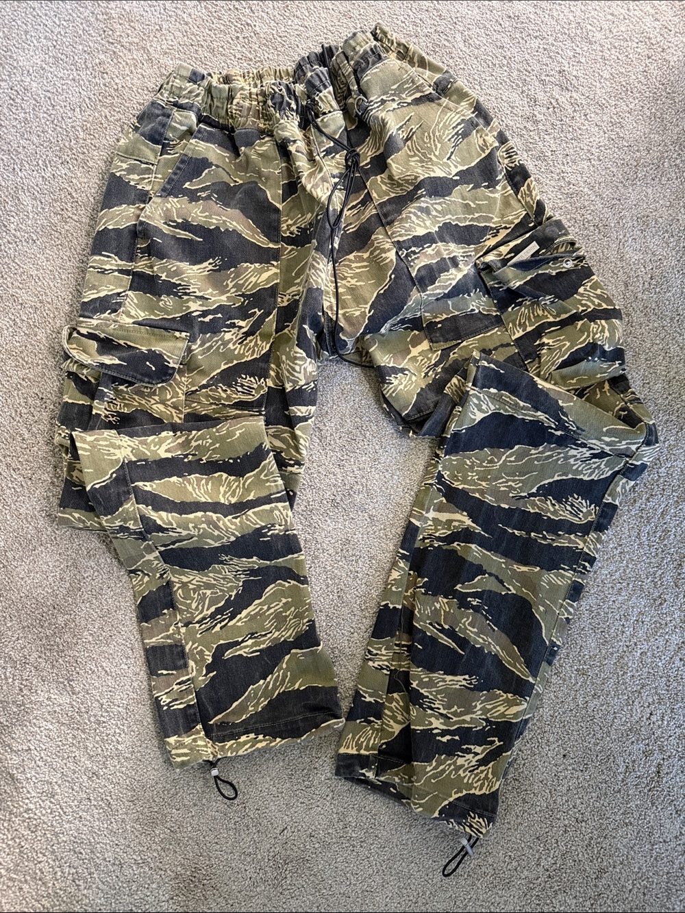 Men's Olive Tiger-Stripe Cargo Pants with Utility Pockets